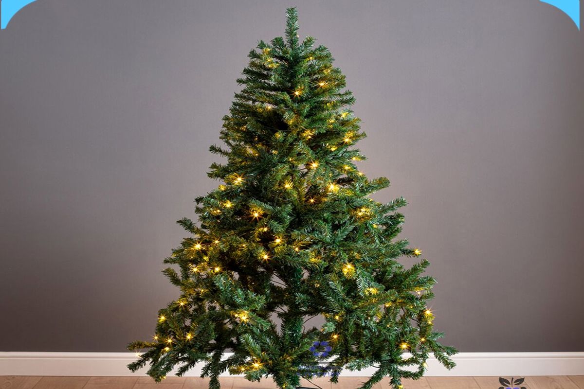 این درخت کریسمس برابر یارانه ۳۶ نفر + عکس