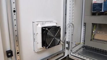 استفاده از فن در تابلو برق برای کاهش دما