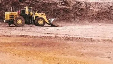 پرچم معدن نیمه‌افراشته مانده است