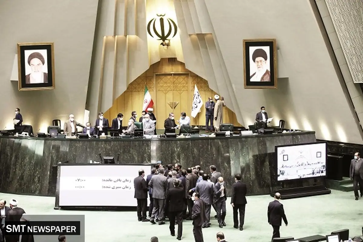 همه اعضای تیم اقتصادی دولت باید تغییر کنند
