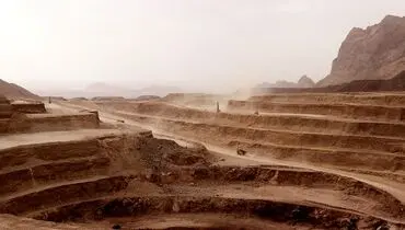 فصل پوست‌اندازی در معدن