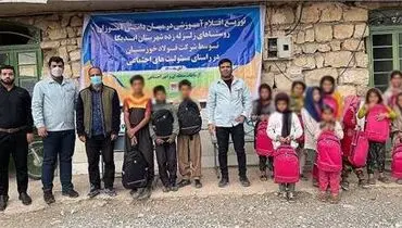 توزیع اقلام آموزشی به زلزله زدگان توسط فولاد خوزستان