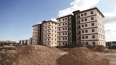 سایه برج‌ها بر سر دریا