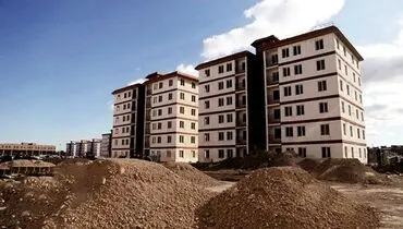 سایه برج‌ها بر سر دریا