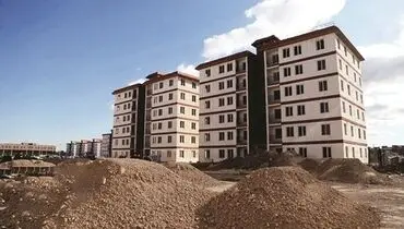 سایه برج‌ها بر سر دریا