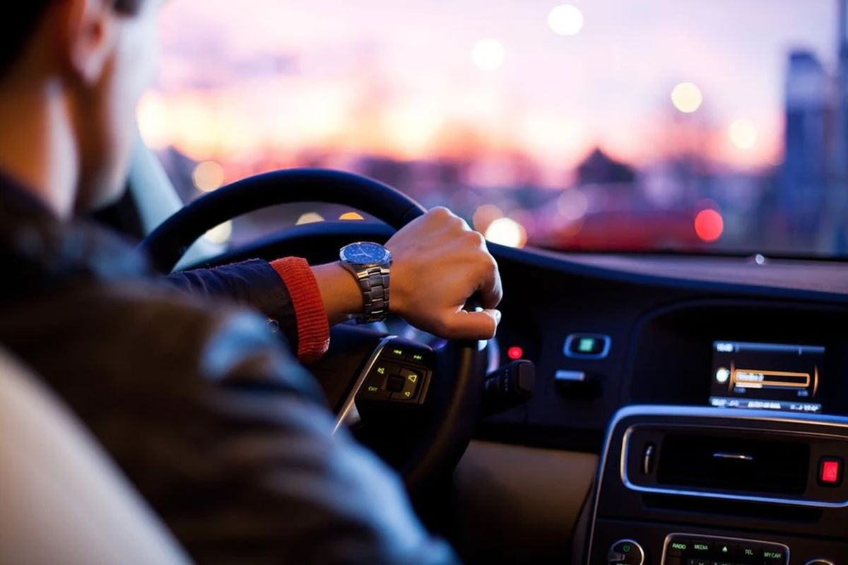 علت کمر و گردن درد درحین رانندگی چیست؟ چگونه از آن جلوگیری کنیم؟