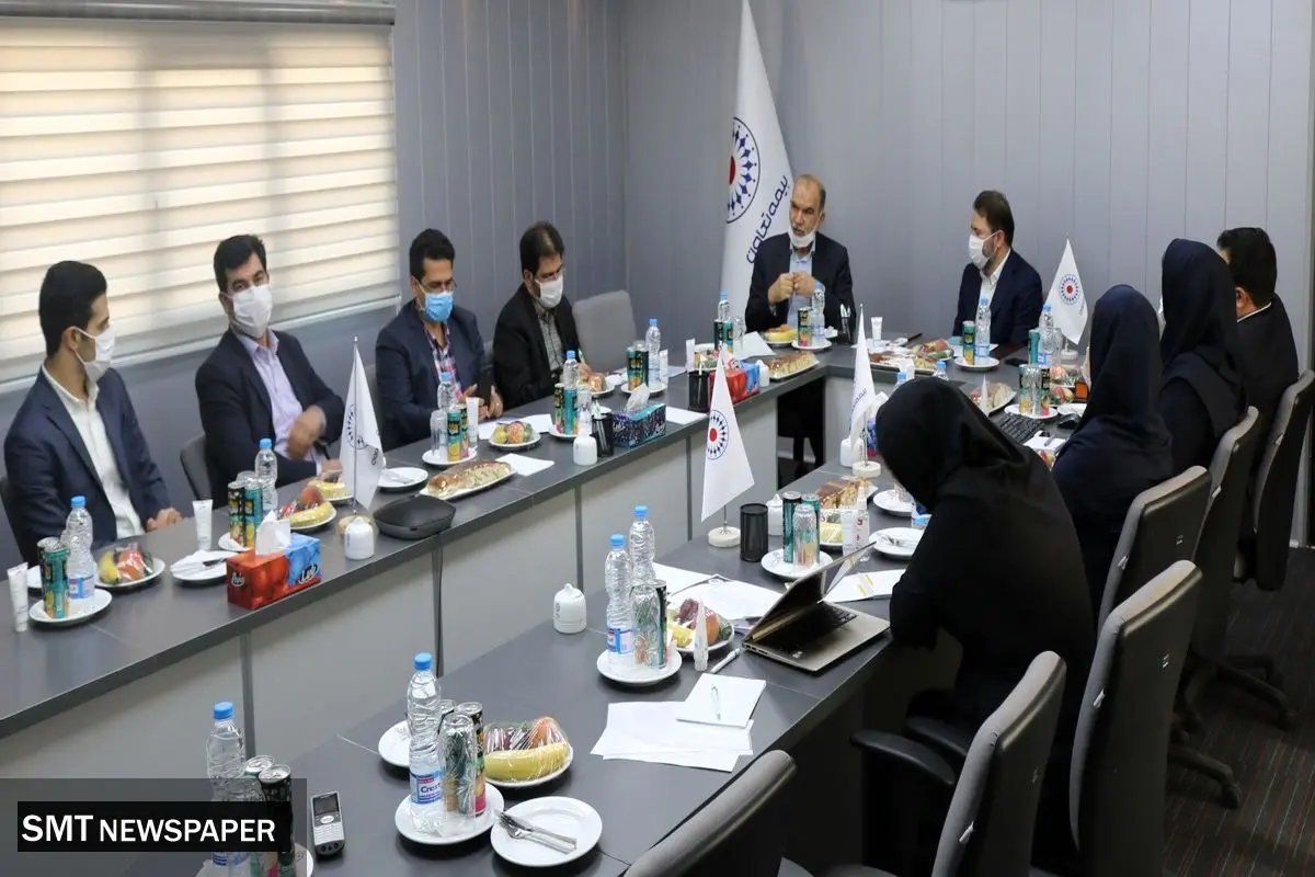 دکتر مظلومی نشان سیمین گرفت
