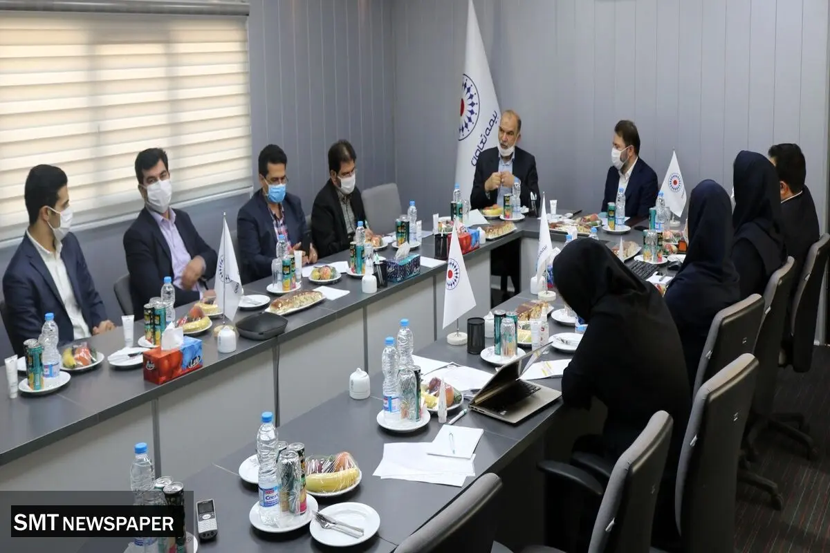 دکتر مظلومی نشان سیمین گرفت

