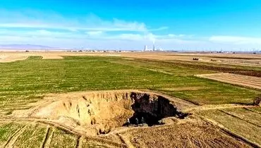 مرگ خاک روی زمین ترک‌خورده