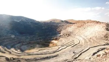کار با شعار درست نمی‌شود