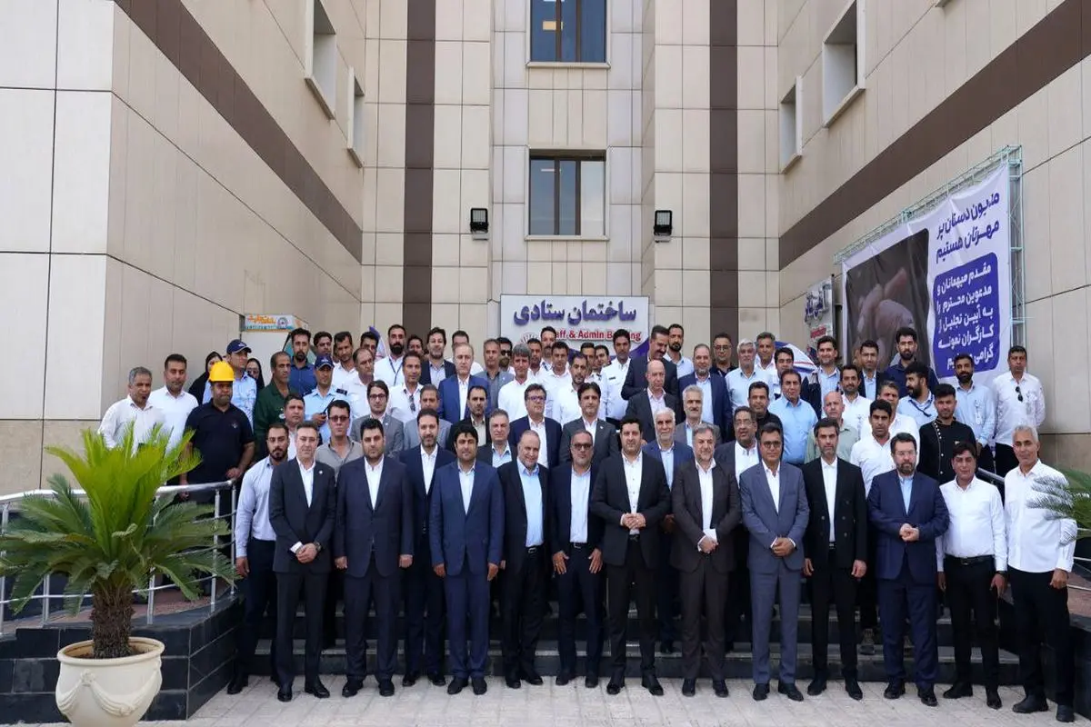 نقش تکتک کارگران در شکوفایی، رونق اقتصادی و توسعه کشور ارزشمند است