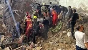 نجات ۷ کودک از زیر آوار ساختمان مسکونی نارمک؛ عملیات امداد ادامه دارد