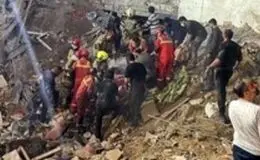 نجات ۷ کودک از زیر آوار ساختمان مسکونی نارمک؛ عملیات امداد ادامه دارد