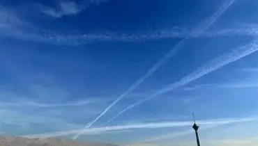 تصاویری متفاوت از آسمان تهران/ ماجرای این ابرهای خطی چیست؟