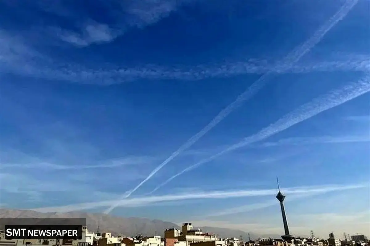 تصاویری متفاوت از آسمان تهران/ ماجرای این ابرهای خطی چیست؟