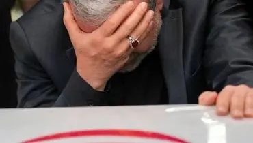 نمای متفاوت از وداع عراقچی با پیکر شهدا + عکس