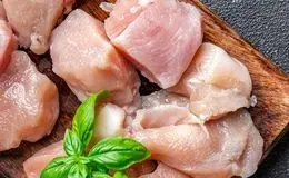 پرواز قیمت گوشت مرغ امروز سه‌شنبه ۹ دی ۱۴۰۴ + جدول