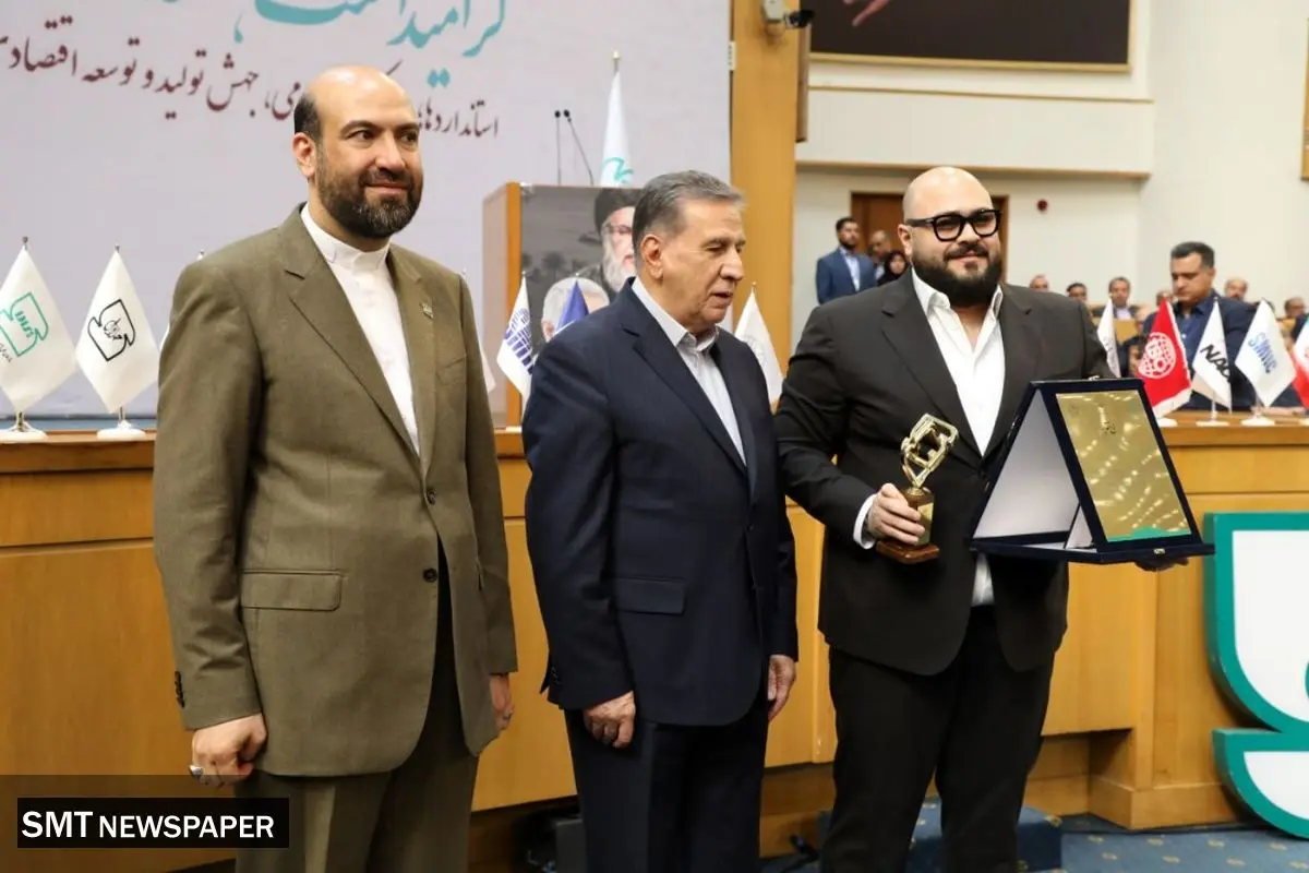 زر برای چهارمین بار نشان ملی استاندارد ایران را برای تولید ماکاررونی با کیفیت و کنترل شده بدست آورد و به عنوان واحد نمونه معرفی شد.