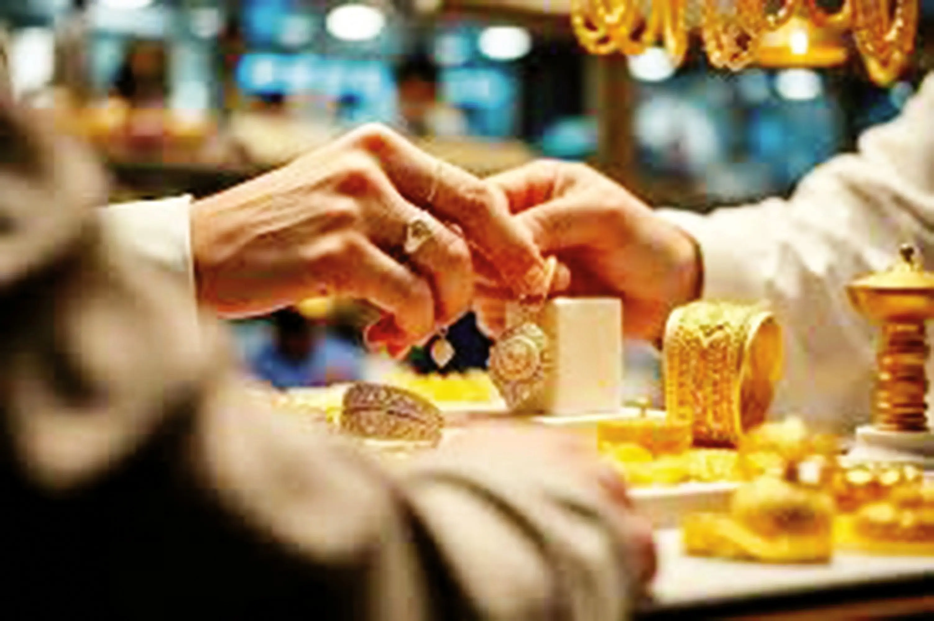 فتح قله‌های تاریخی با سوخت دلار