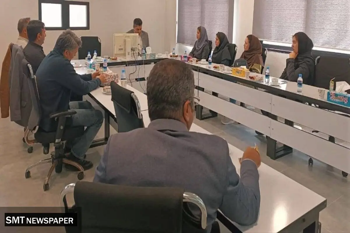 برگزاری نشست نمایندگان خراسان شمالی بیمه دی در شعبه بجنورد