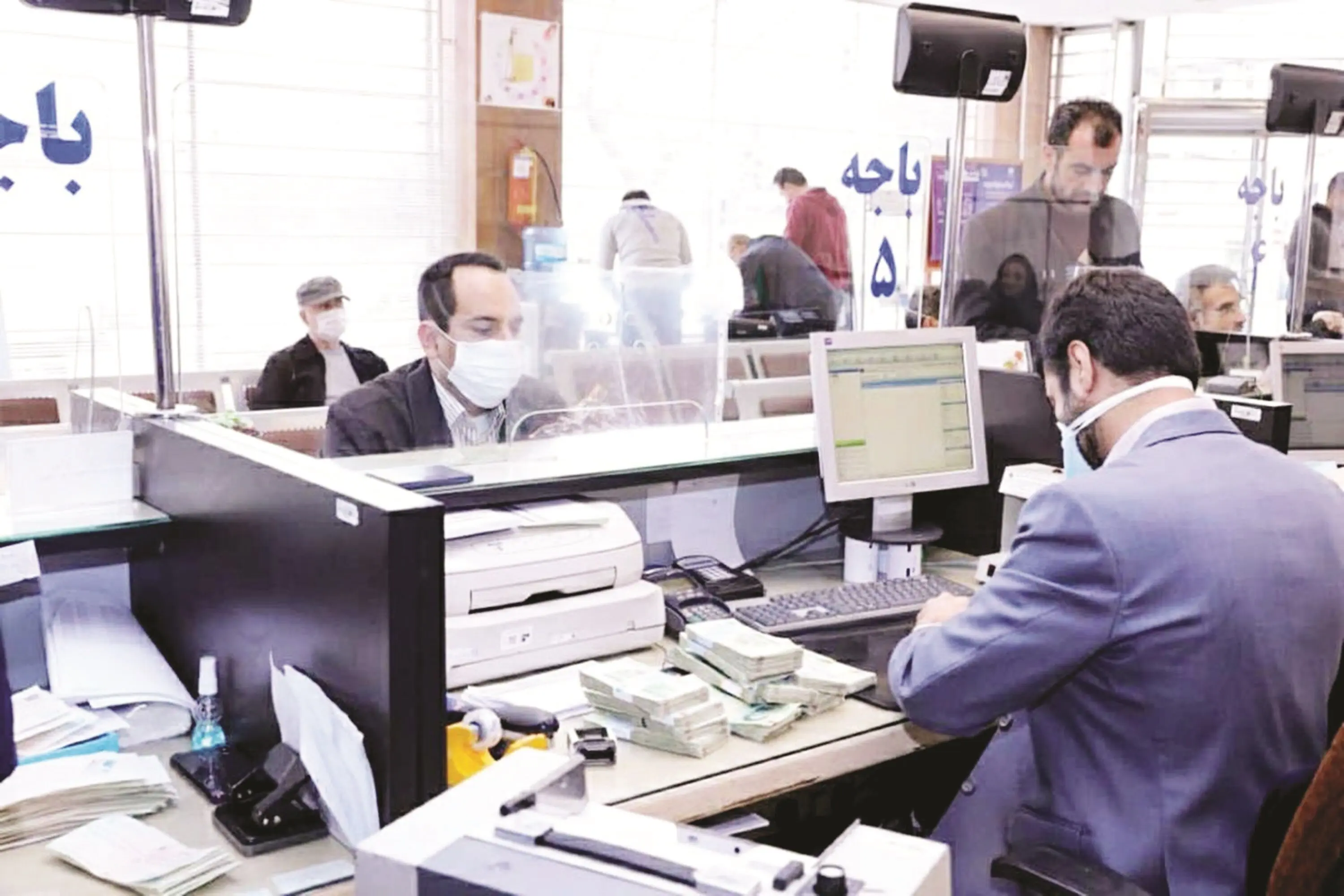 از ۴۸ ساعت صبر کنید، یک ماه گذشت!