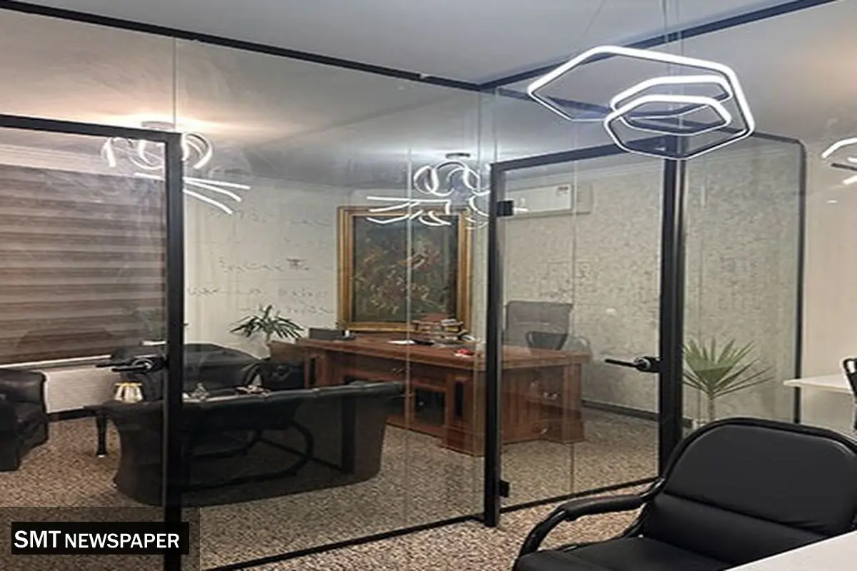 دکوراسیون دفتر کار با شیشه؛ ایده‌های مدرن برای فضای اداری