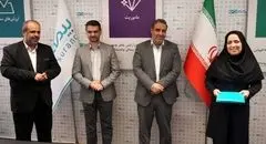 جوایز برگزیدگان مسابقه فرهنگی میلاد امام رضا (ع) اهدا شد/ تجلیل از «خادم‌الرضا» در بیمه دی
