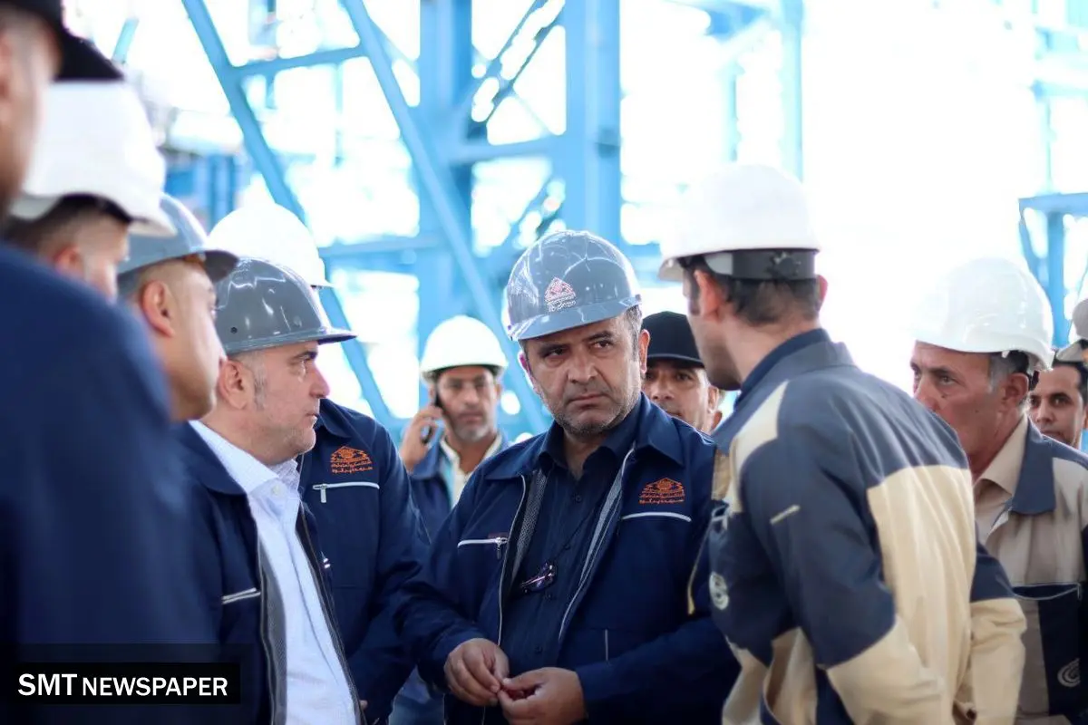 مدیرعامل فولاد سرمد روز صنعت و معدن را در کنار کارکنان کارخانه گذراند