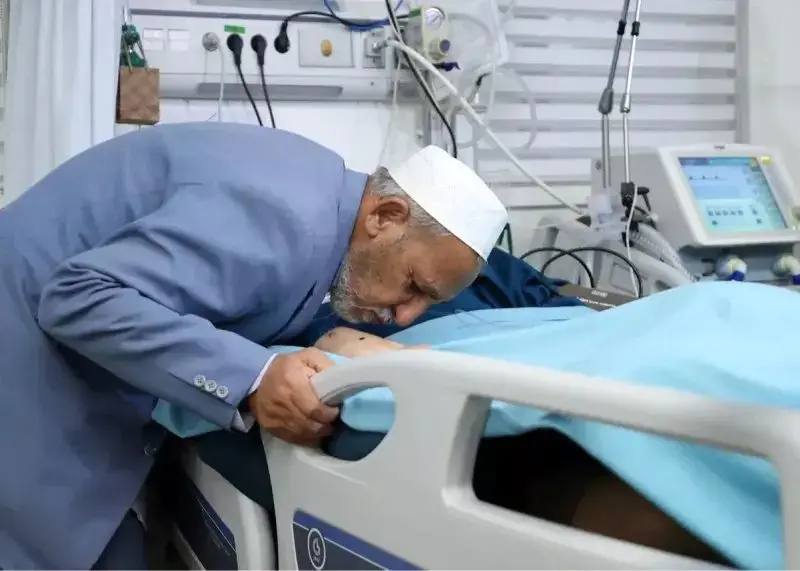 بغض پدر در آی‌سی‌یو بیمارستان پیامبران:«پاشو پسر عزیزم»