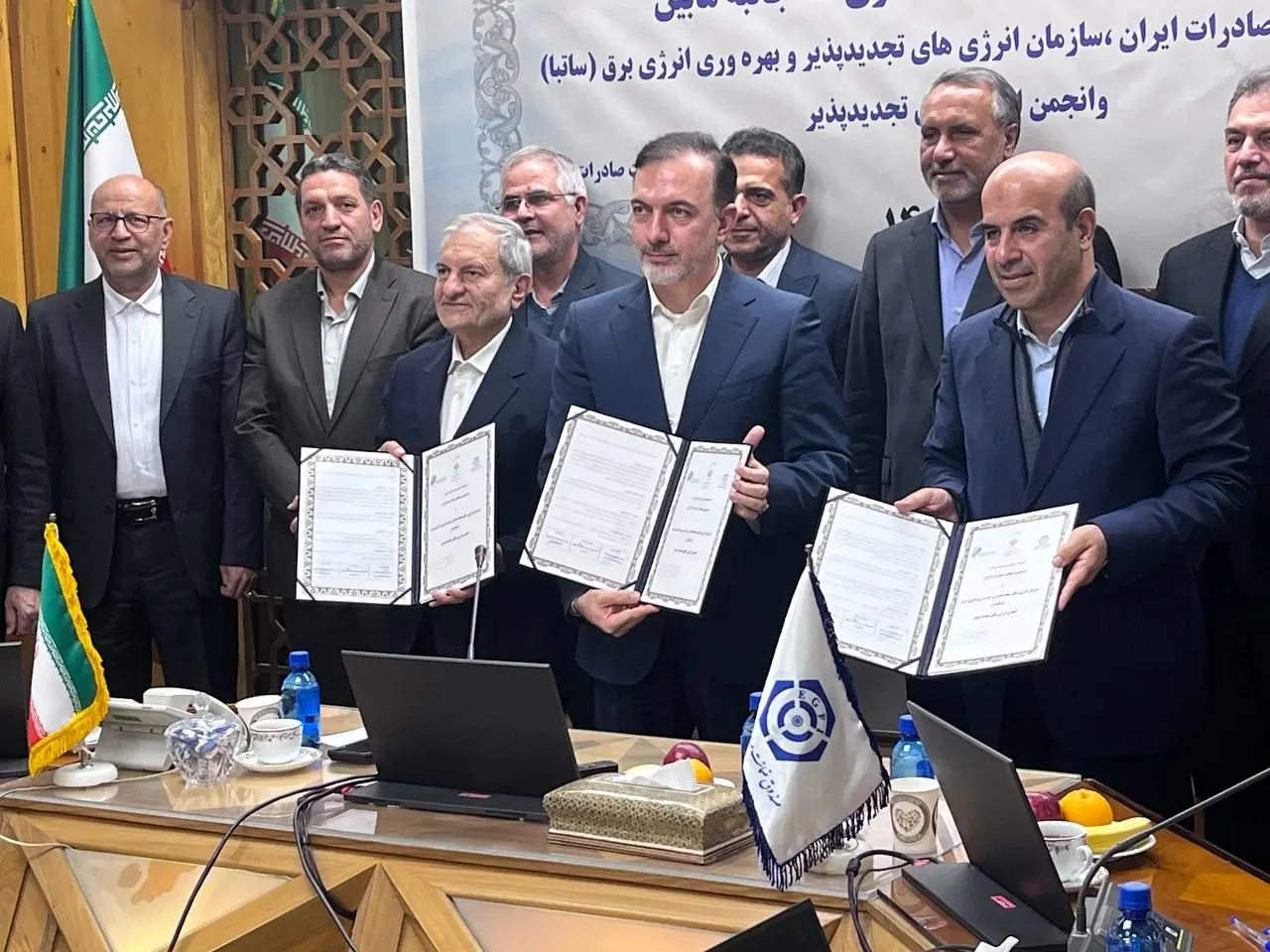 تفاهم‌نامه سه‌جانبه بر ضرورت توسعه سریع  تجدیدپذیرها امضا شد