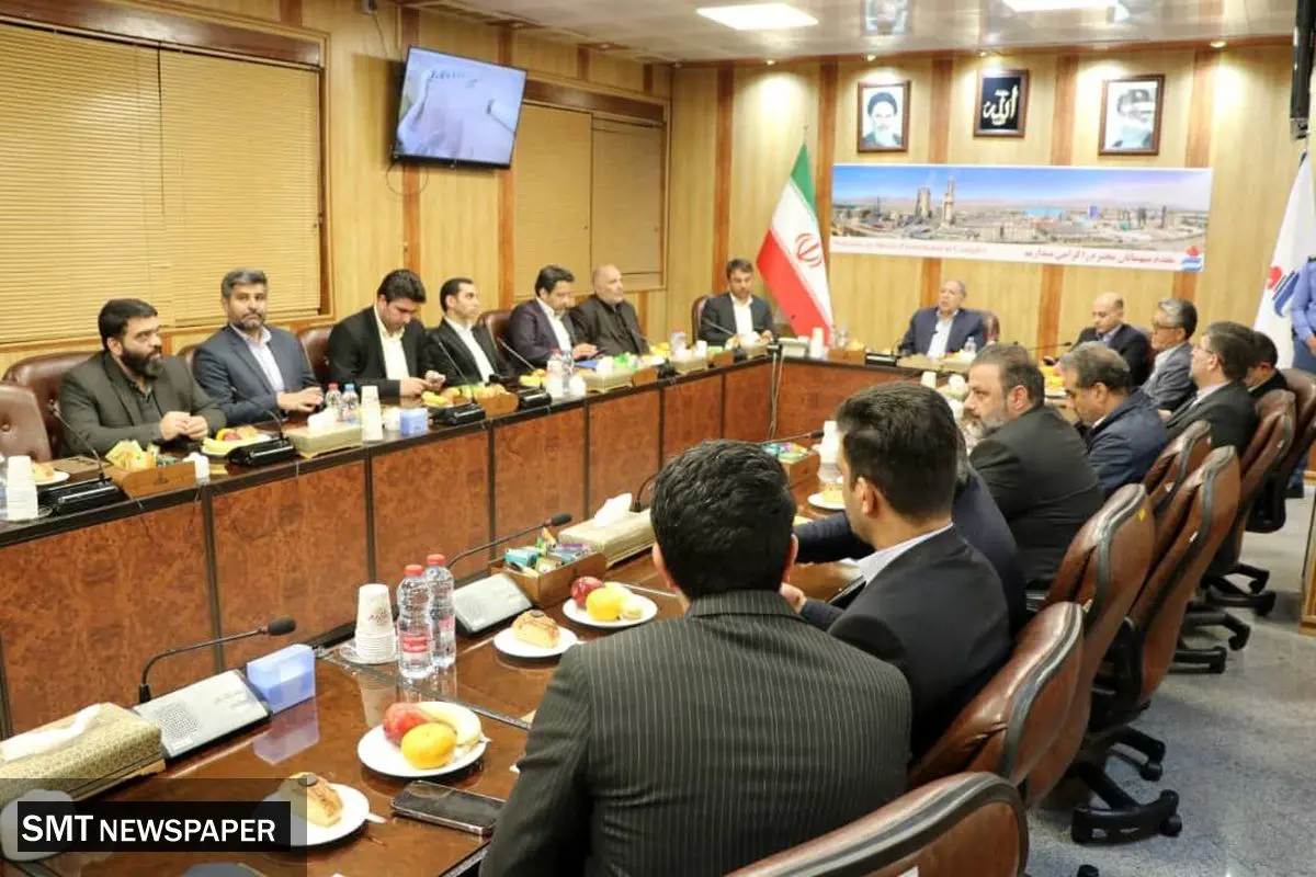 بازدید فرمانده قرارگاه اقتصادی وزارت دفاع از پتروشیمی شیراز