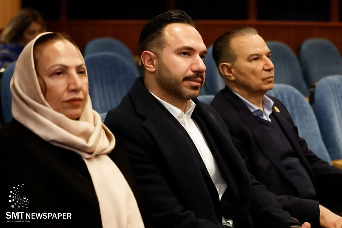 شرکت دانش بنیان ۲۱ بیضا به عنوان برترین تولیدکننده و صادرکننده خوراک آبزیان کشور انتخاب شد