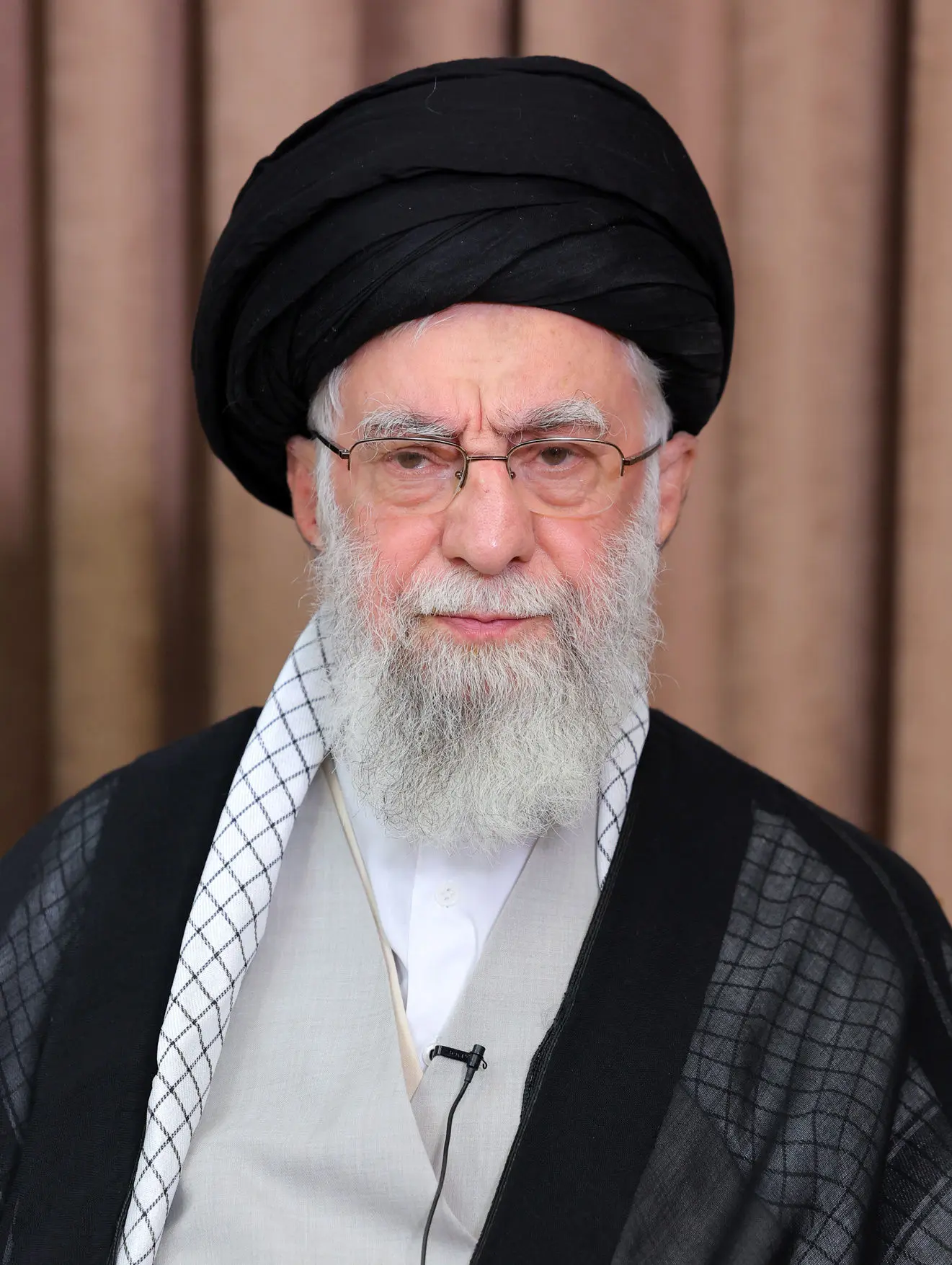 پیام تسلیت رهبر انقلاب در پی درگذشت مادر غلامعلی حداد عادل