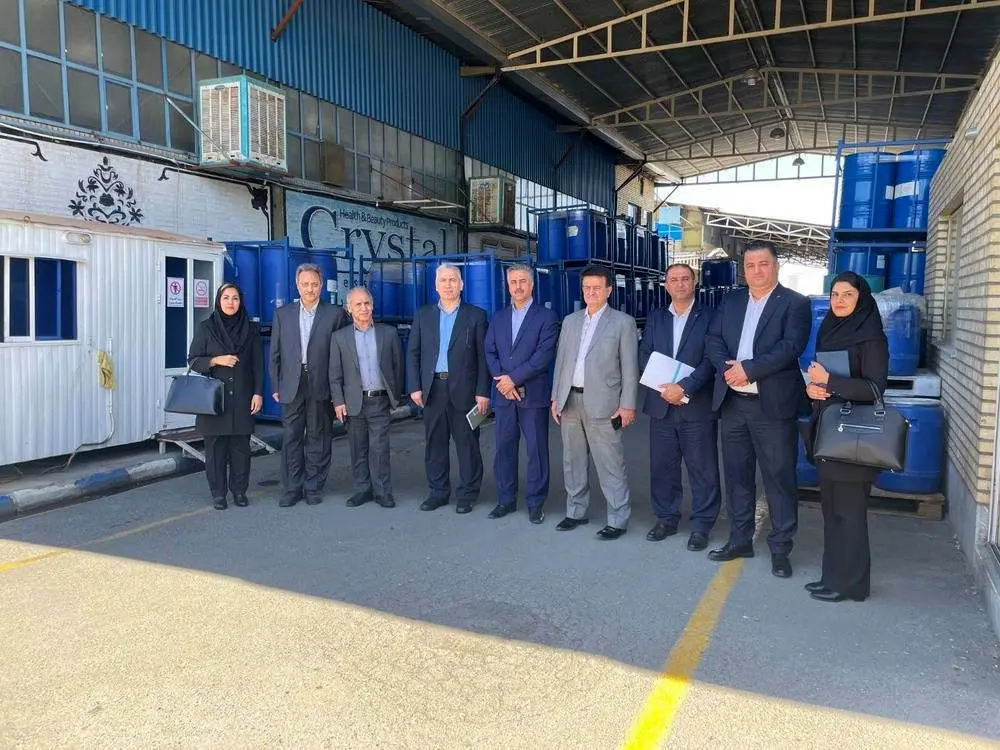 بازدید مدیران بانک سرمایه از کارخانه خورشید فناوران نفیس با هدف توسعه همکاری‌های بانکی
