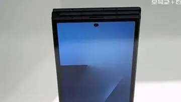 سامسونگ از Galaxy Z TriFold رونمایی کرد؛ جاه‌طلبانه‌ترین گوشی تاشو تا امروز