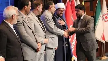 اعطای نشان تعهد محیط زیست به فولاد کاوه جنوب کیش