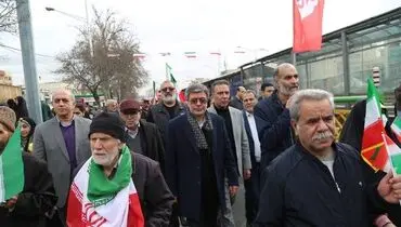 حضور پرشور خانواده بزرگ بیمه ایران در راهپیمایی ۲۲ بهمن