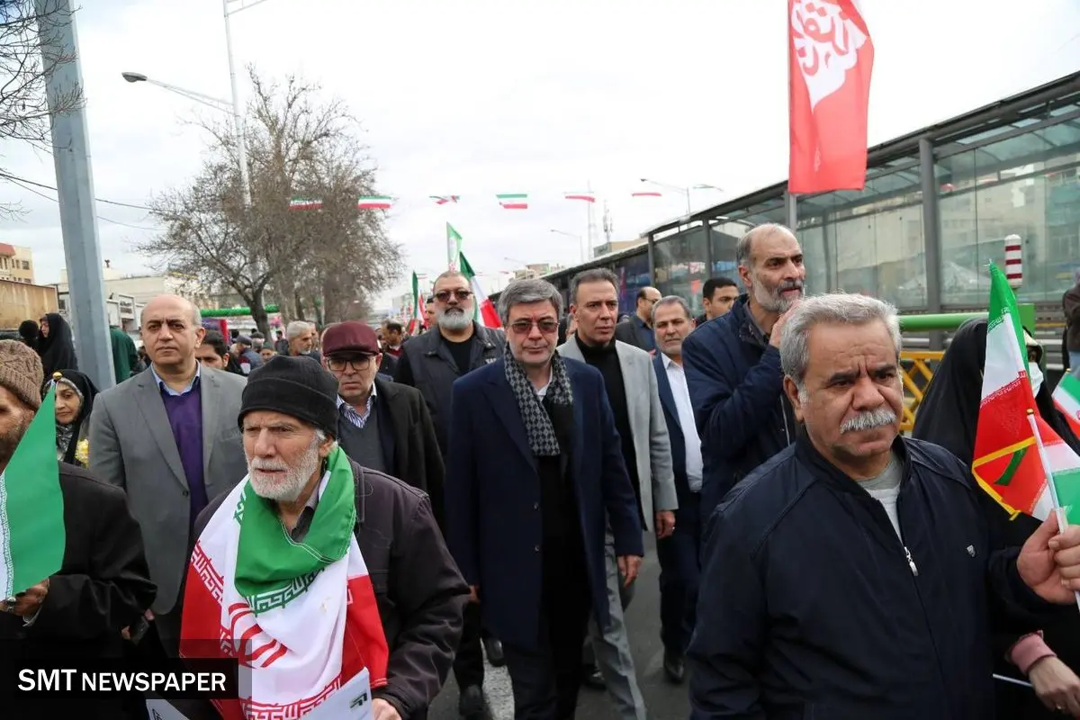 حضور پرشور خانواده بزرگ بیمه ایران در راهپیمایی ۲۲ بهمن