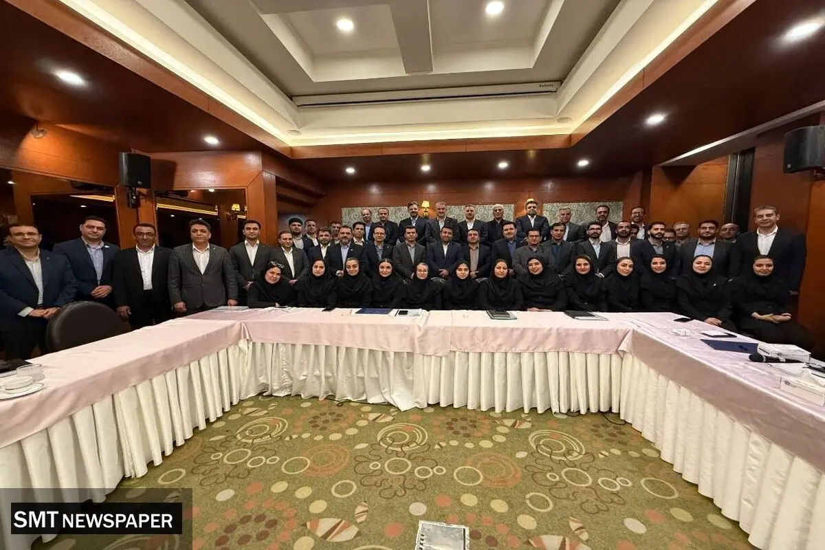 تشریح برنامه‌های رشد و تحول بانک سرمایه در نشست صمیمانه سرپرست مدیریت عامل با کارکنان شعب شیراز