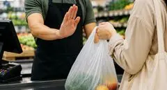 نایلون در فروشگاه‌ها سهمیه‌ای شد!