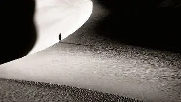 سرگردان بین نور و تاریکی