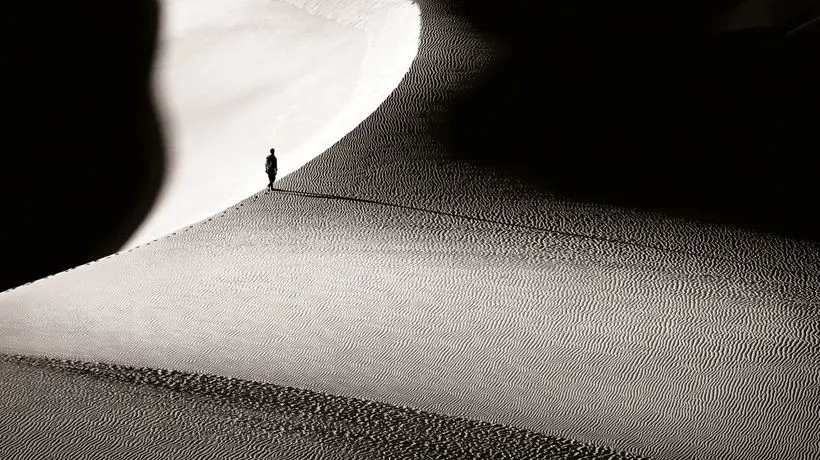 سرگردان بین نور و تاریکی