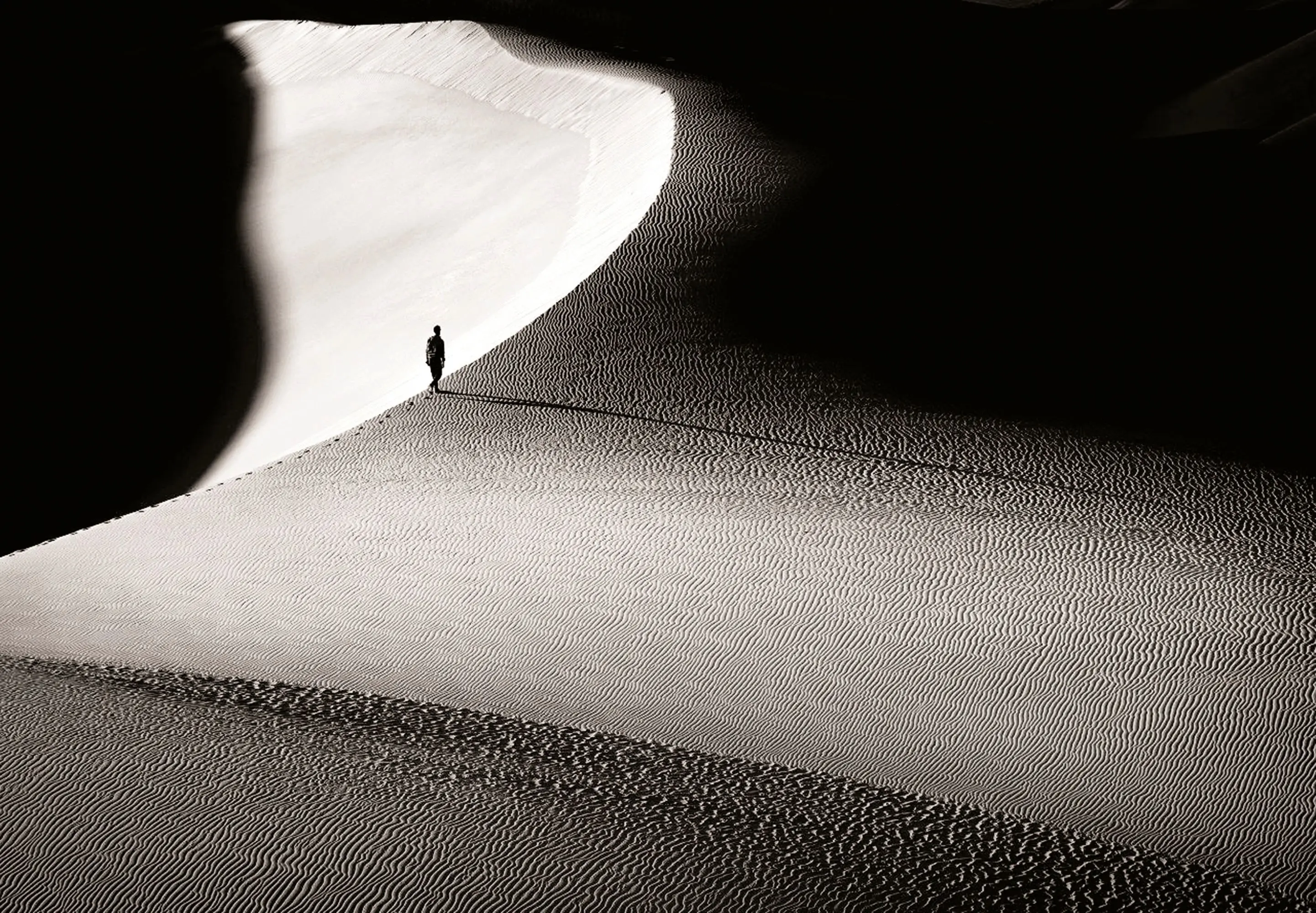 سرگردان بین نور و تاریکی