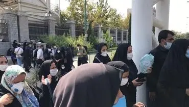 صدای اعتراض فرهنگیان بازنشسته مقابل سازمان برنامه و بودجه بلند شد