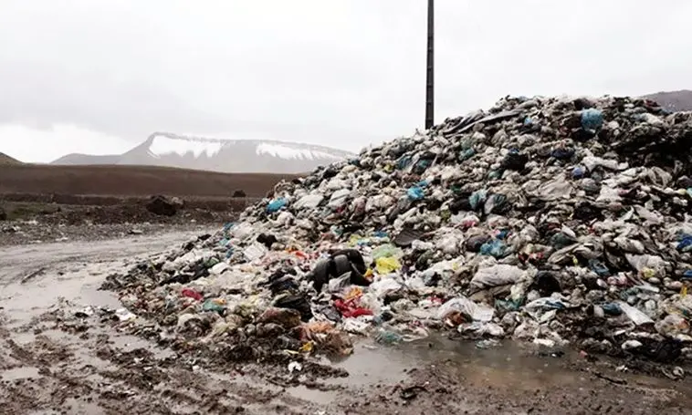 دیو شیرابه زیر کوه پسماند