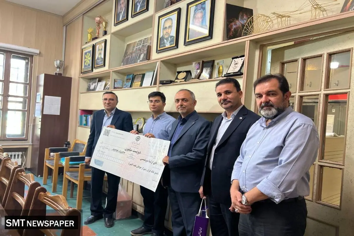 تقدیر بانک ایران‌زمین از دارنده مدال المپیاد جهانی نجوم