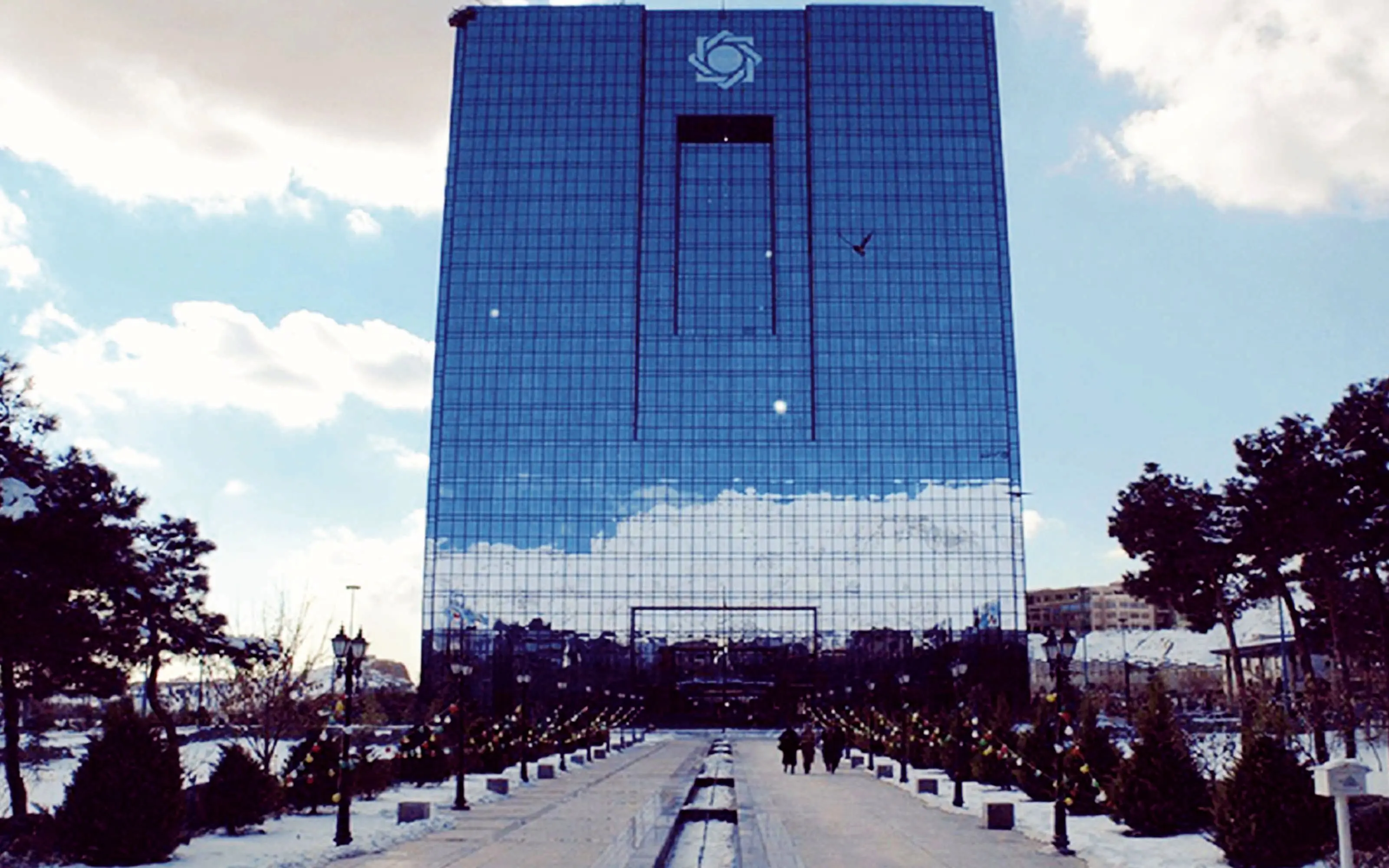 تسهیلات در مسیر انحرافی!