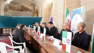 استقرار «میز خدمت» فولاد خراسان در محل برگزاری نماز جمعه

