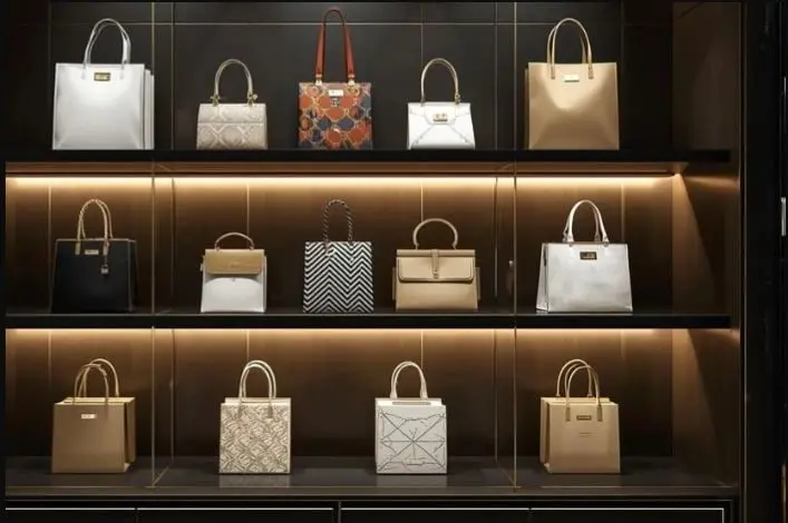 نقش ساک دستی آماده در برندینگ فروشگاه‌های لوکس