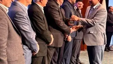 دریافت تندیس و لوح تقدیر «واحد برتر صنعتی» توسط شرکت دانش بنیان طرح و تکامل میهن 